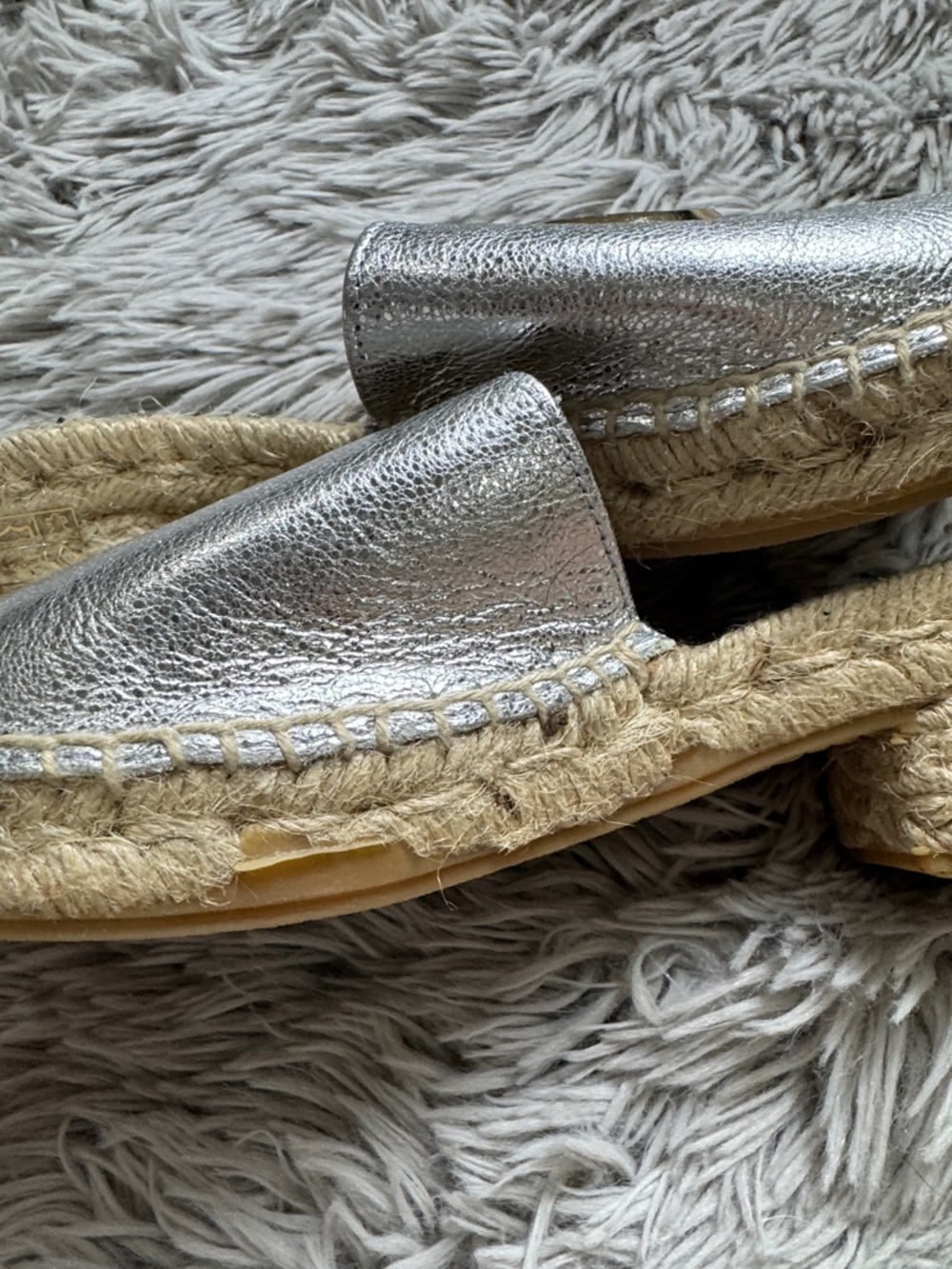 Valentino By Mario Valentino Gina Silver Leather Sandal with gold logo size 8 - Picture 5 of 6